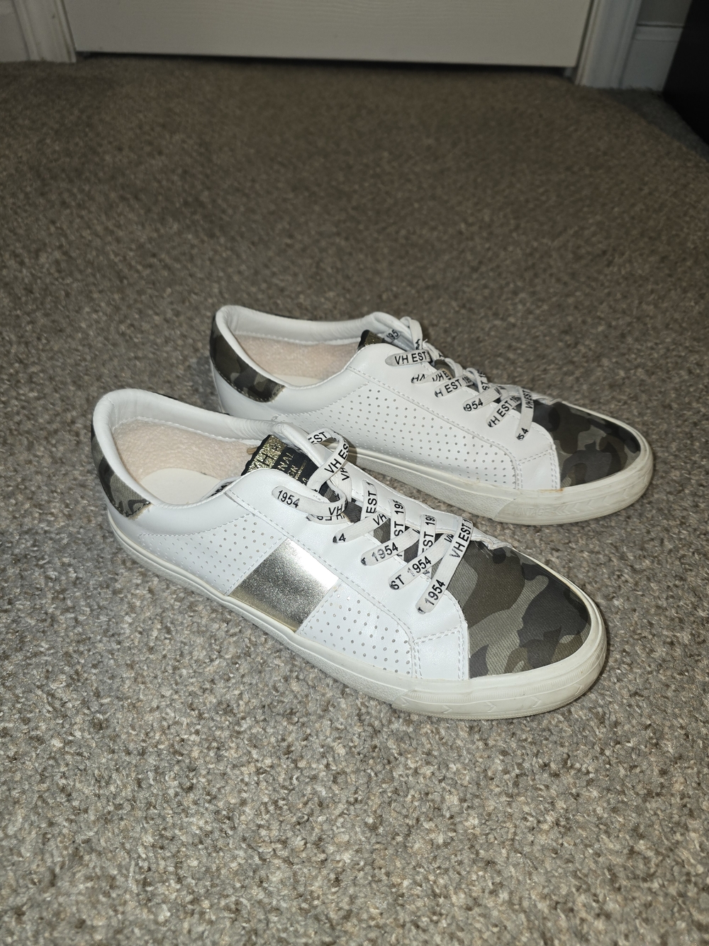 Vintage Havana Dina Camo Gold Metallica White Sneakers Size 9.5